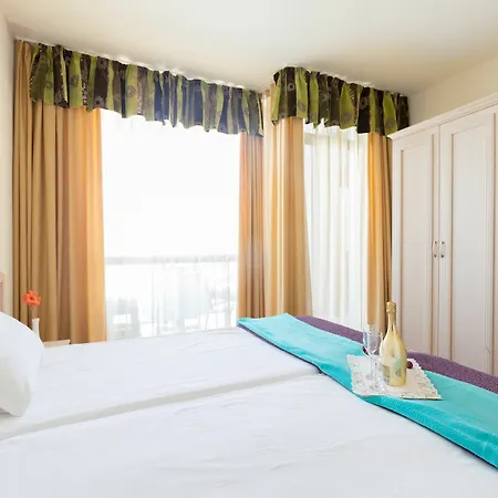 Apartmán Two Bedroom With Balcony *