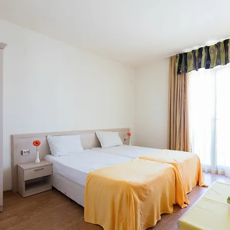 Two Bedroom With Balcony Apartmán