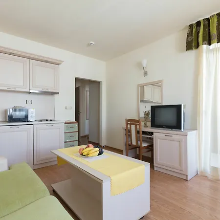 Appartement Two Bedroom With Balcony *